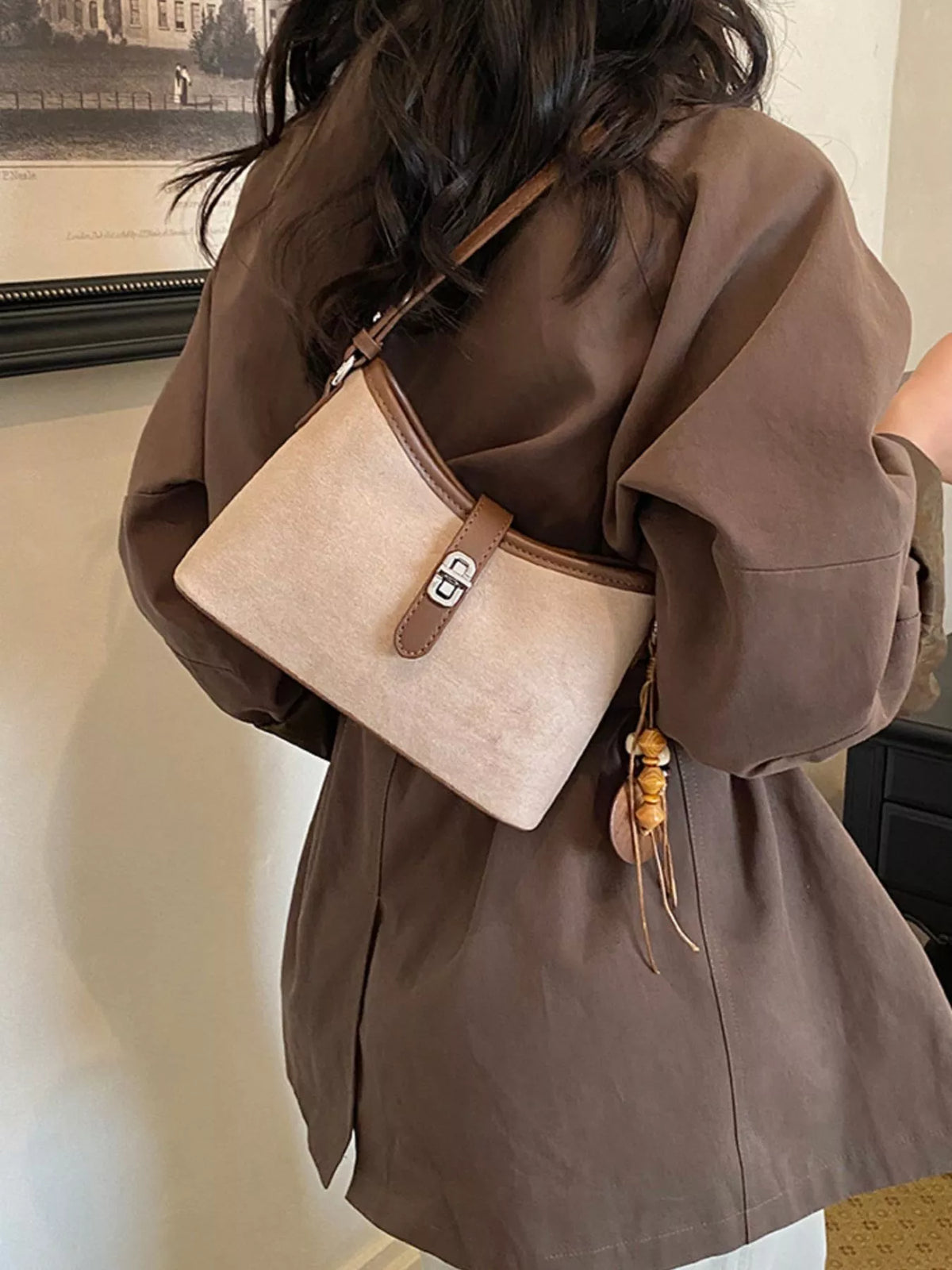 Vintage Buckle Detail Shoulder Bag