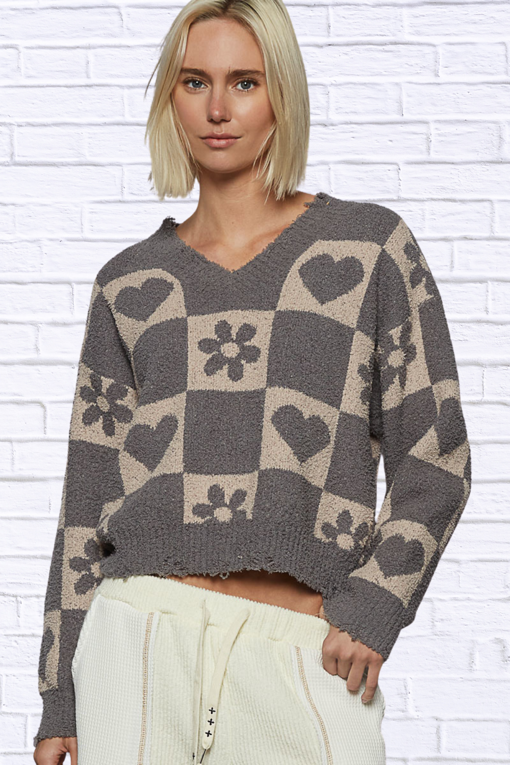 POL V-Neck Heart Pattern Checkered Sweater GHOST GREY BEIGE