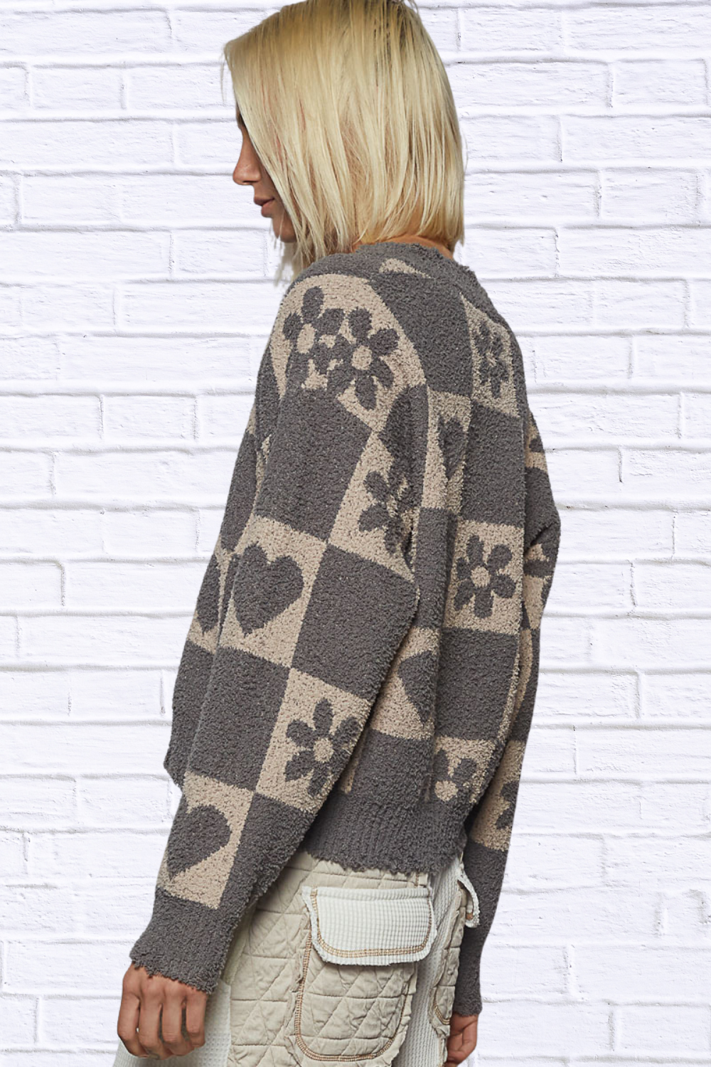 POL V-Neck Heart Pattern Checkered Sweater