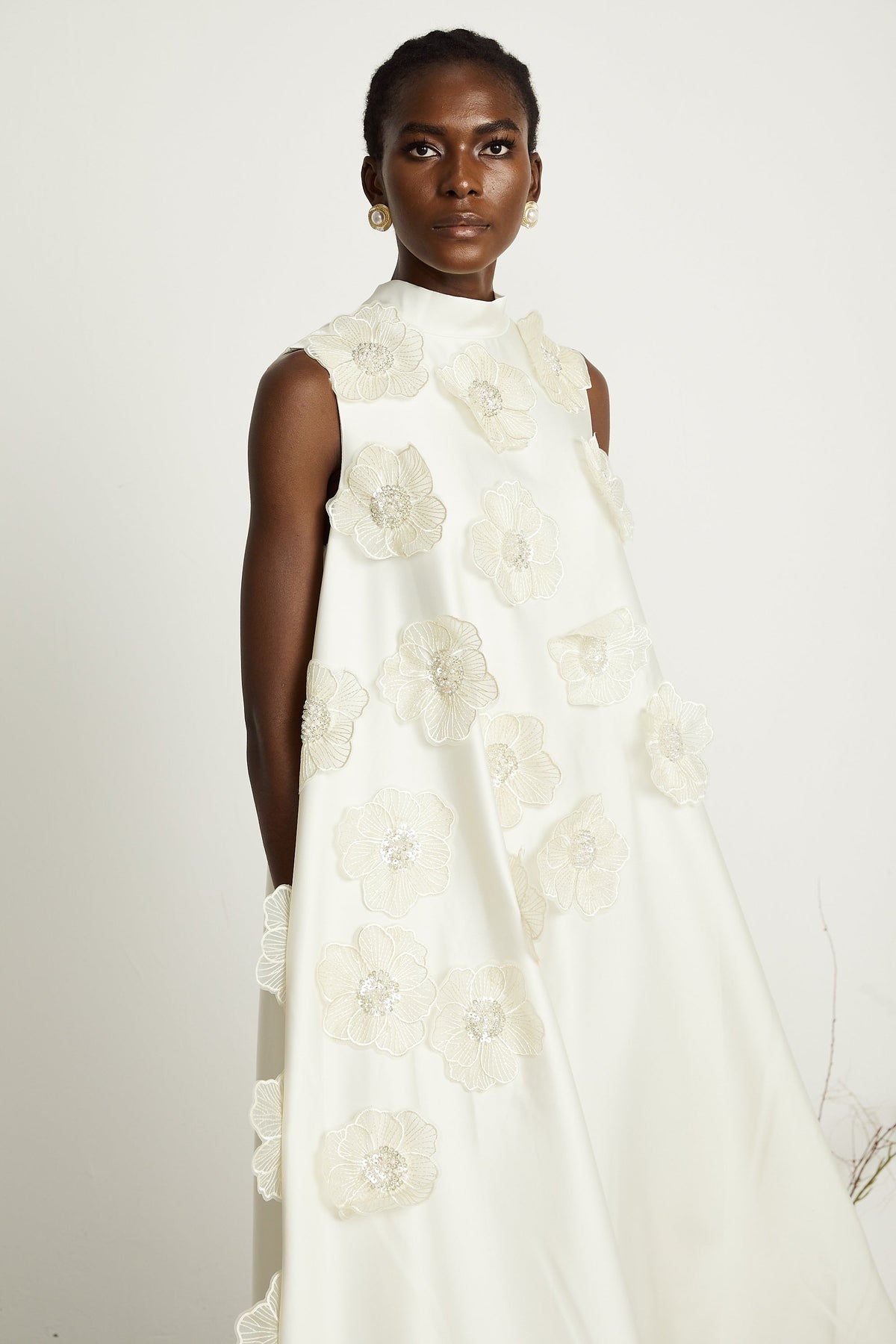 Émilie sleeveless floral-applique midi dress in White