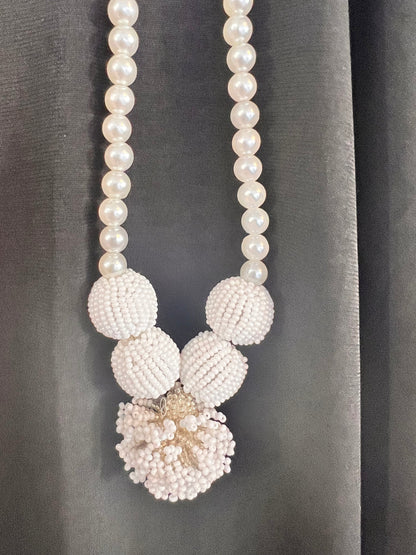 Woya Moya Long Strand Necklace white
