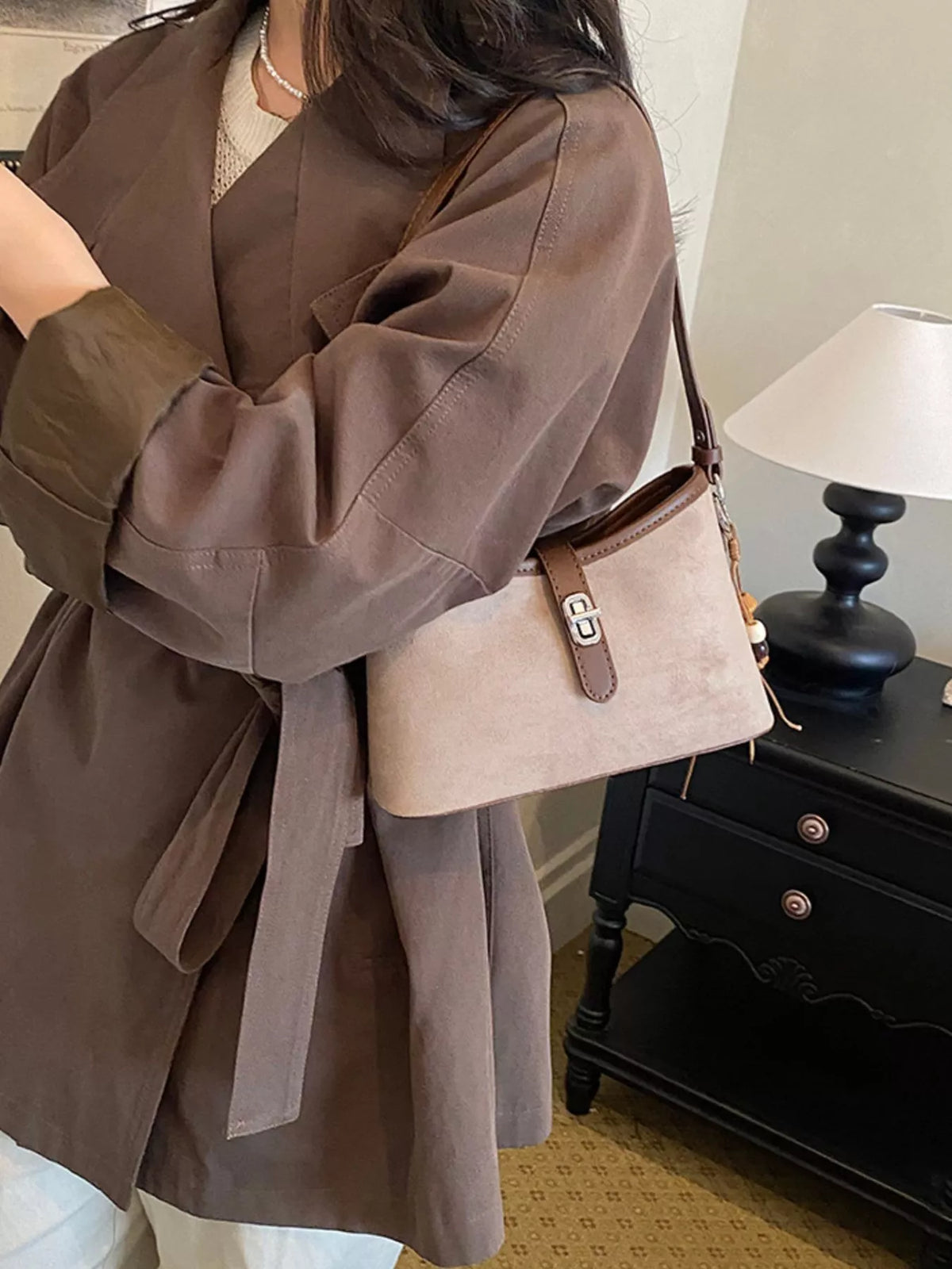 Vintage Buckle Detail Shoulder Bag