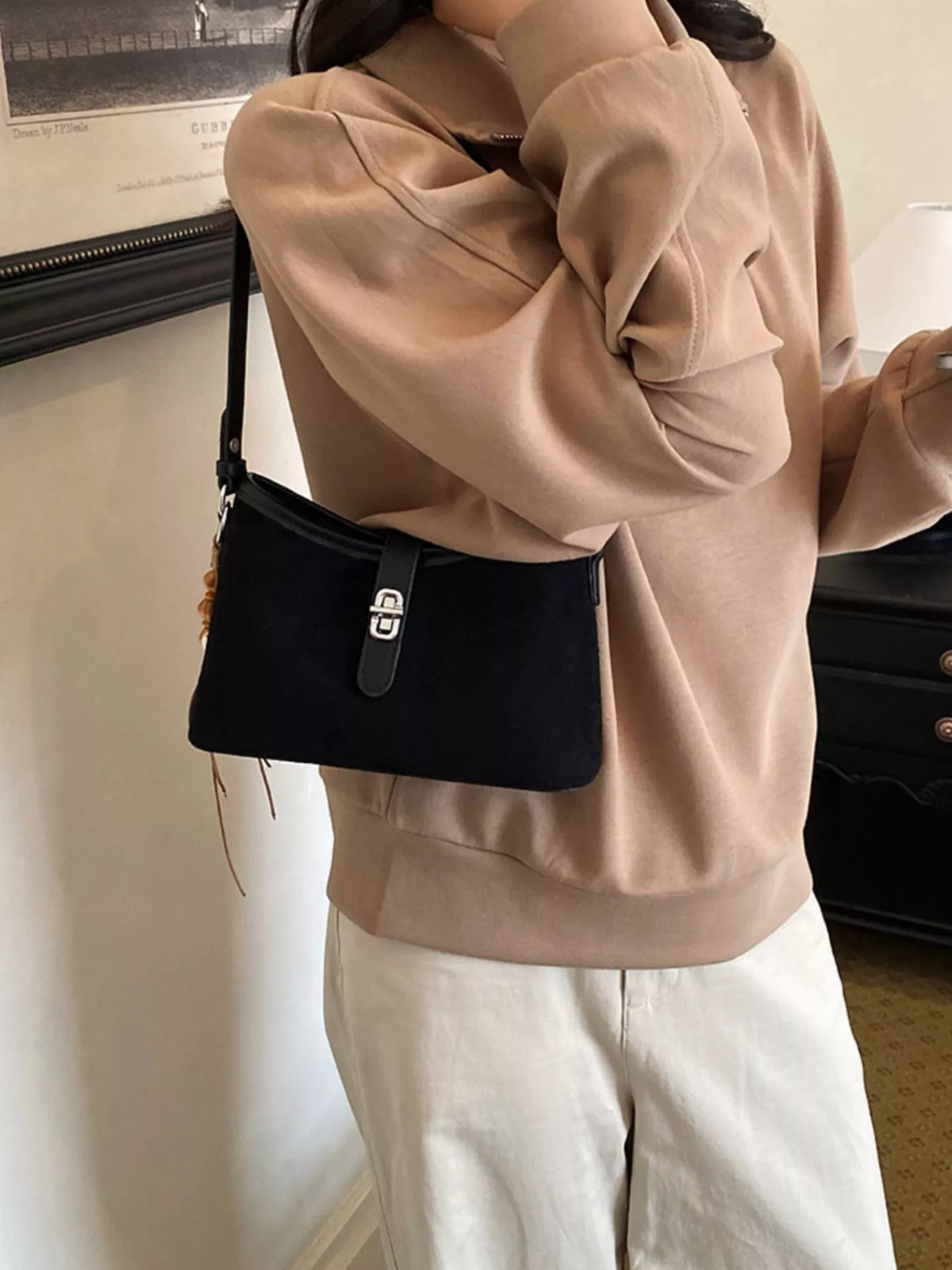 Vintage Buckle Detail Shoulder Bag