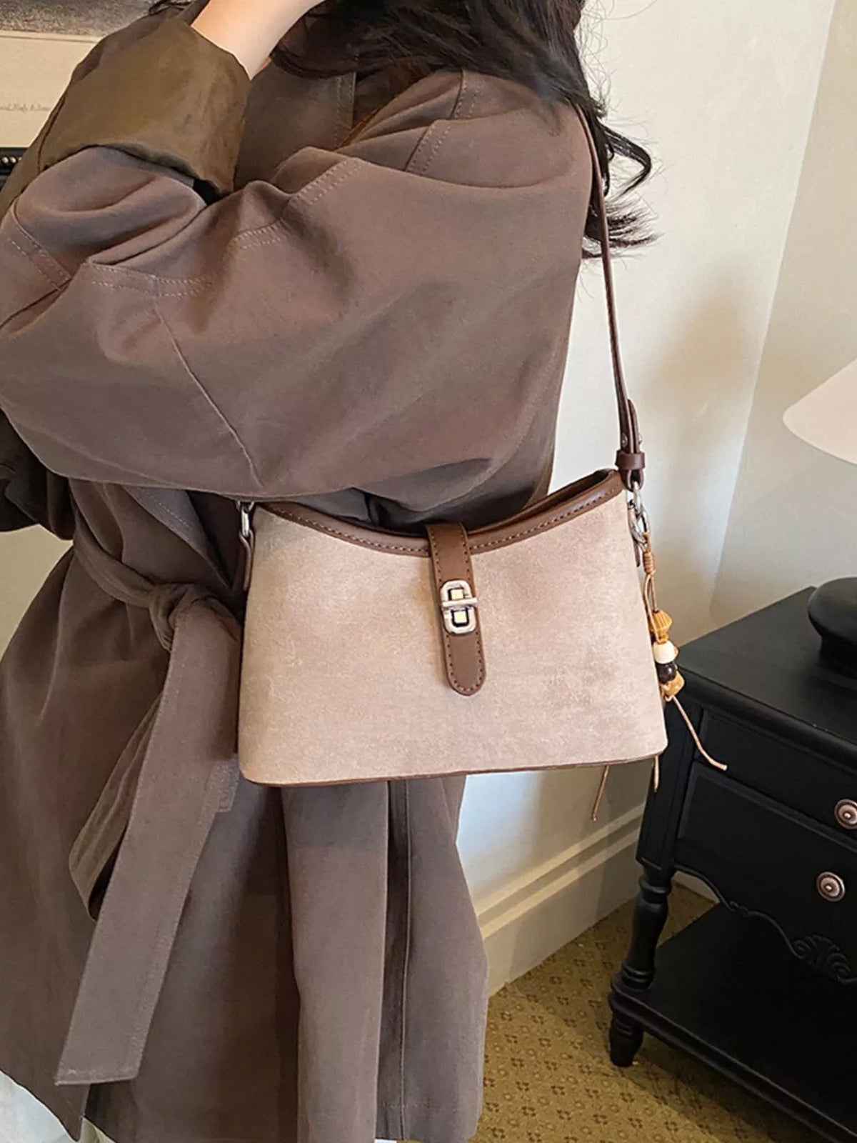 Vintage Buckle Detail Shoulder Bag