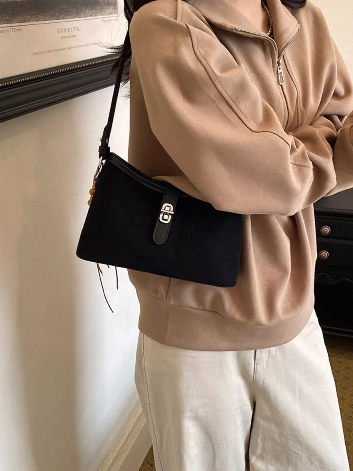 Vintage Buckle Detail Shoulder Bag