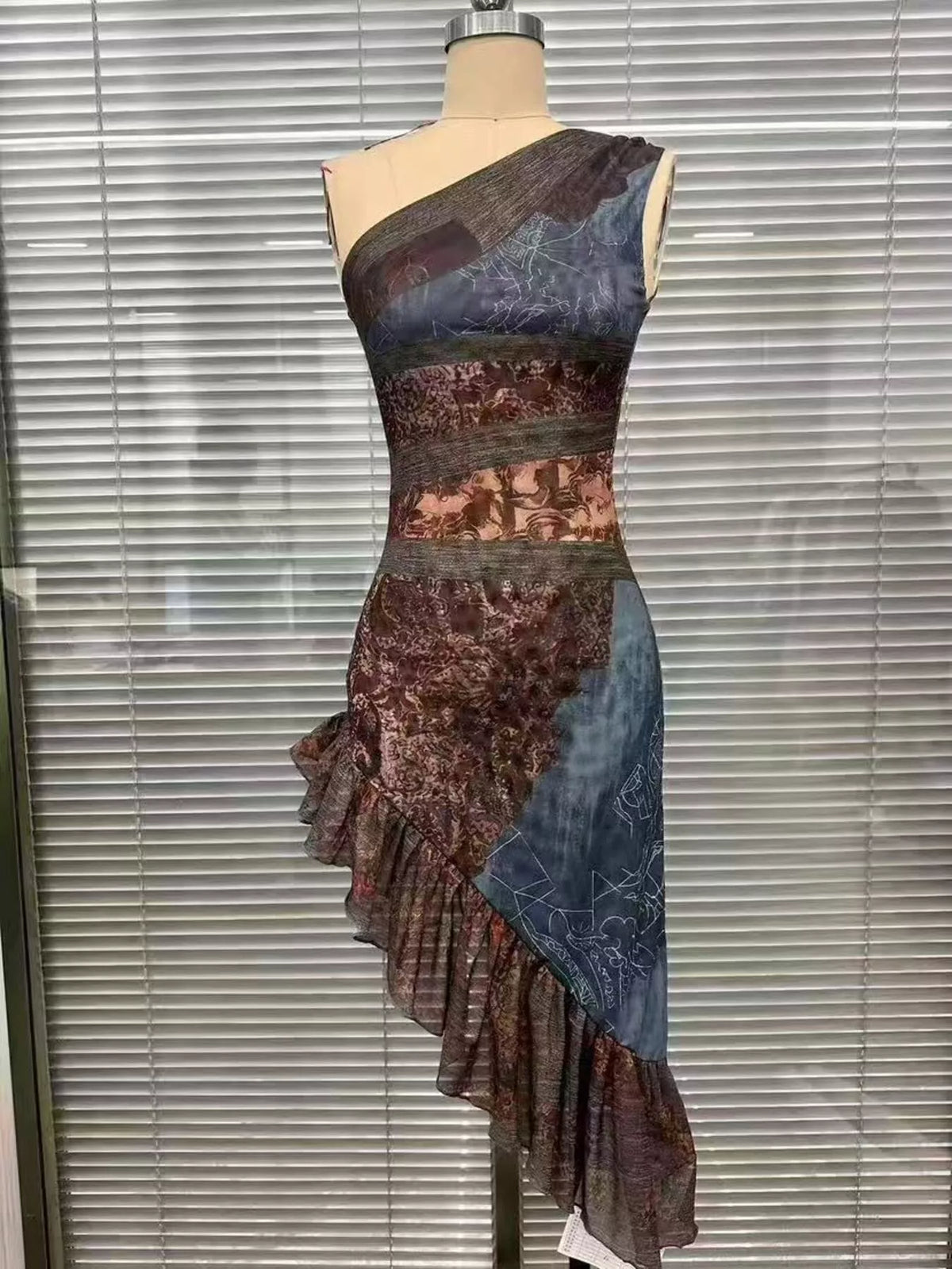 One-Shoulder Ruffled Hem Maxi Dress