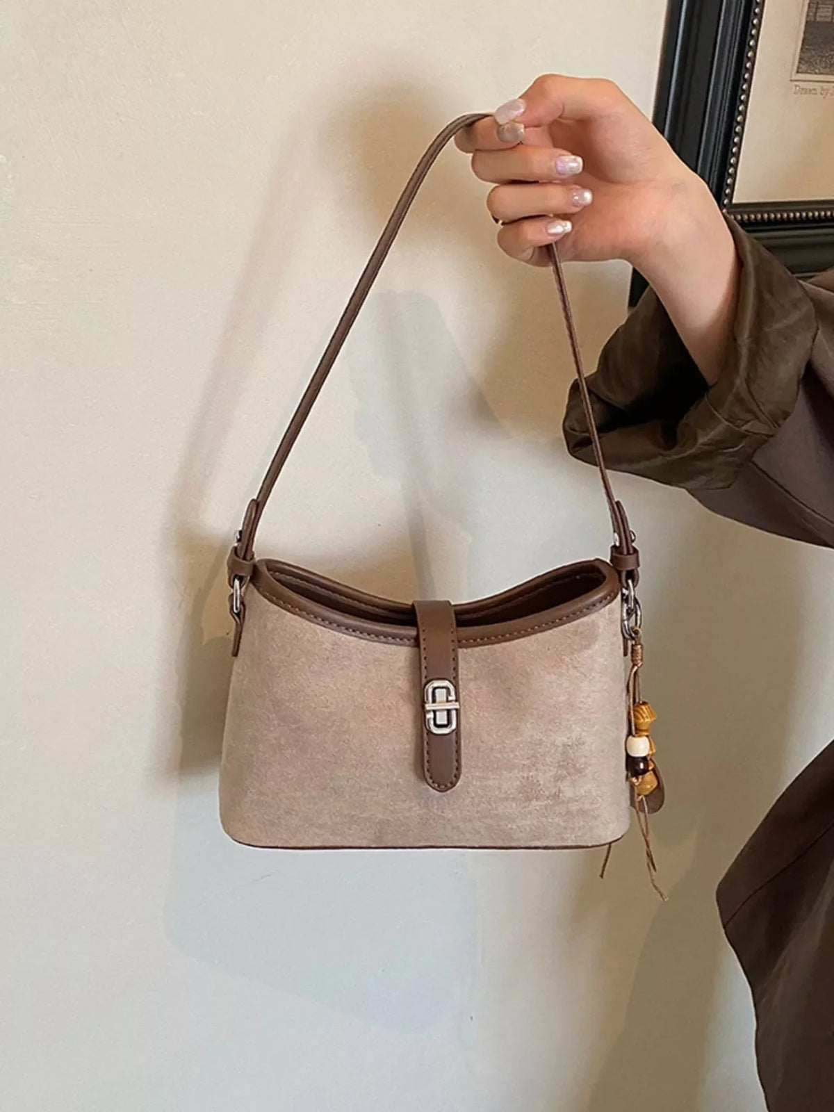 Vintage Buckle Detail Shoulder Bag