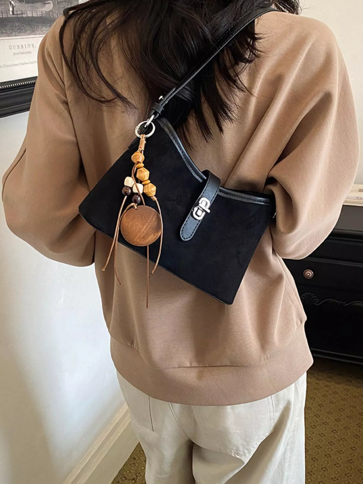 Vintage Buckle Detail Shoulder Bag