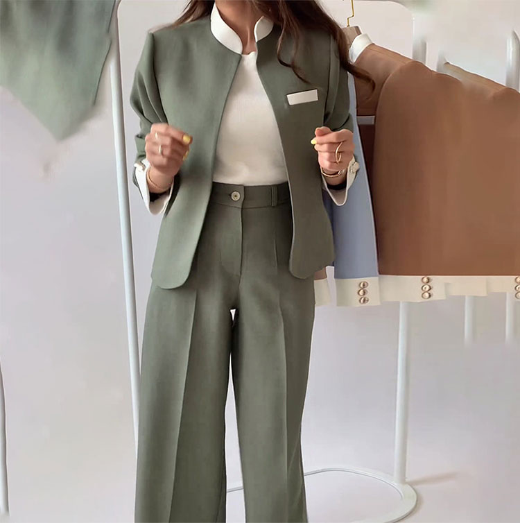 Elegant women's patchwork blazer with stand-up collar and trousers Green